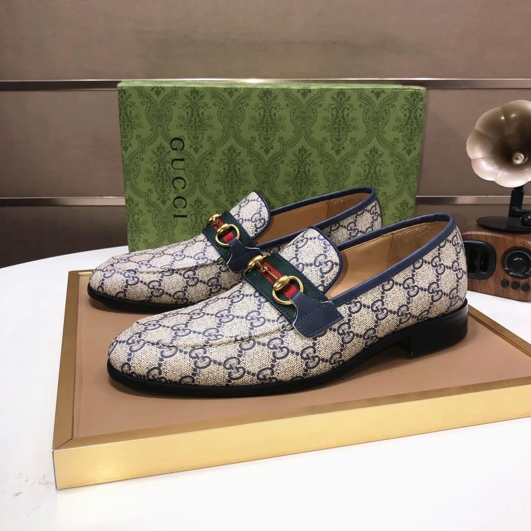 Men's shoes💰500💰Italy's top luxury men's shoe giant (GUCCI) (Gucci) (full cowhide lining) new arrival🍃Original European style🔰 Pleasant to the eye😍In order to make the shoes more durable and non-deformable🌀The production continues to follow traditional methods but there is still no lack of innovation💪Choose original sheepskin for the leather♻️ Smooth and natural And extra bright ⭐Made of imported cowhide, the first choice of rich people 38-45 (45 customized)